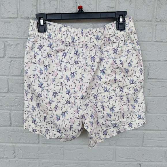 Jachs Girlfriend White Floral Shorts - Picture 2 of 10
